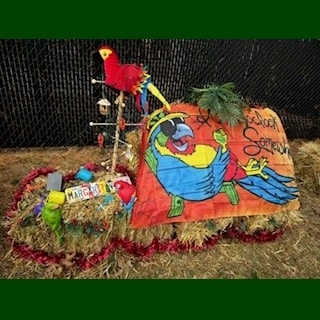 "Christmas in Paradise" hay bale display