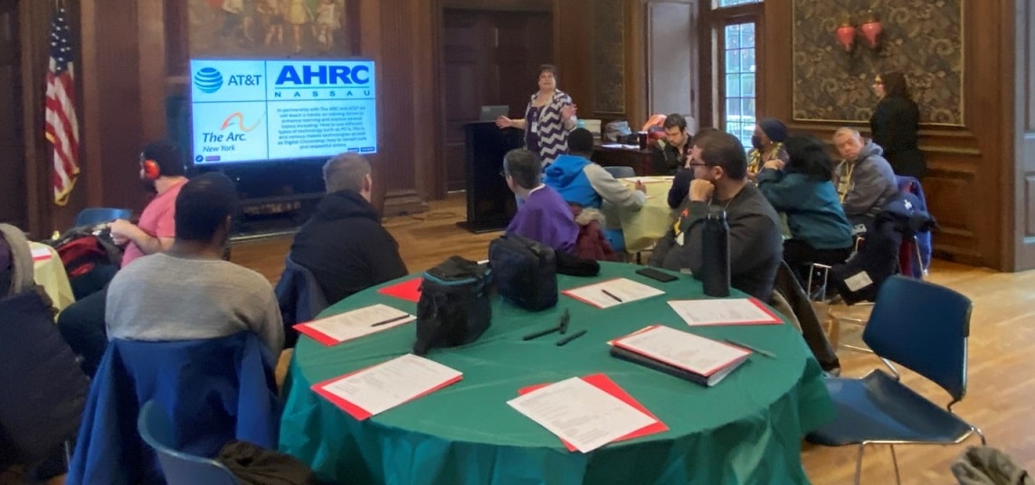 People supported watching a presentation on digital literacy