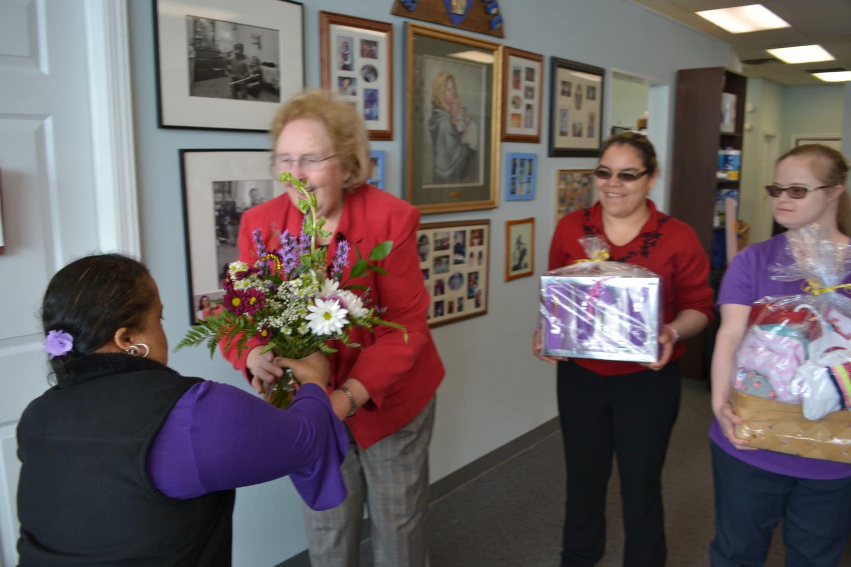 Day Hab delivers flowers to MOMMAS House