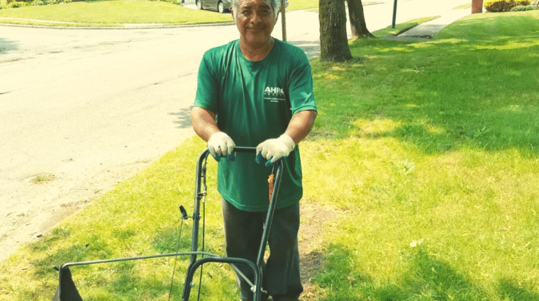 Abel Hernandez wins Joslin Outstanding Performance Award from NYSID for 19 years of landscaping work